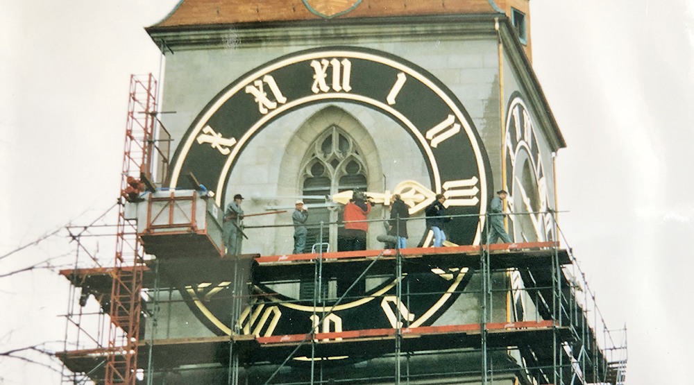 Zifferblatt bei Zeigermontage St. Peter Zürich
